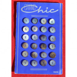 plaque de 24 boutons  nacre gris anciens grand chic neuf diamère 1,1 cm