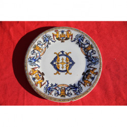 rare assiette GIEN 1861 renaissance armoiries blason