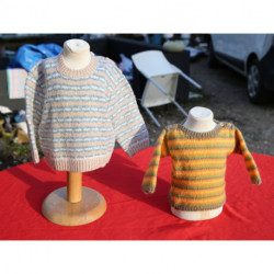 lot deux pulls tricot main ancien pour bébé à rayures vintage