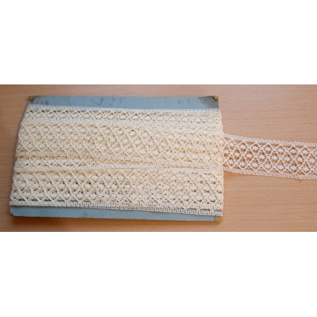 dentelle ancienne sur plaque neuve grande longueur