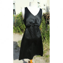 robe noire habillée style ancien satin belle découpe taille 42