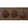 Trois beaux boutons noirs