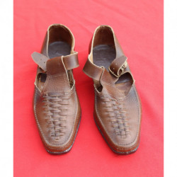 sandales ou sandalettes anciennes cuir femme circa années 50  p.37